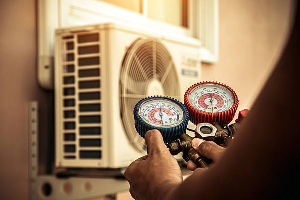 Professional Hvac technician working in Livingston, IL